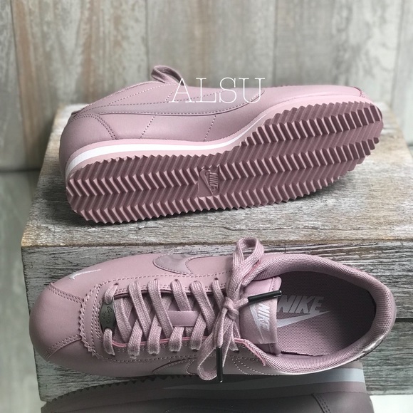NWT Nike Classic Cortez Prem Leather Plum Chalk W - Picture 4 of 8